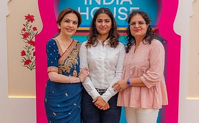 நீடா அம்பானியை சந்தித்த மனு பாக்கர்!